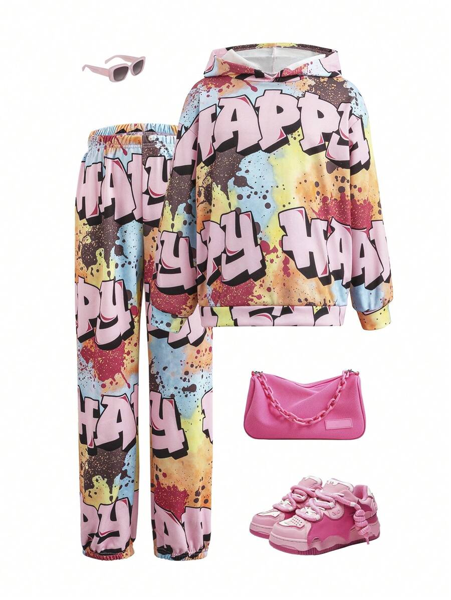 Conjunto de 2 piezas de niña preadolescente con sudadera con capucha y pantalones con estampado gráfico de letras en efecto tie-dye, que muestra un estilo de ropa de calle de moda, adecuado para la escuela, salidas y las temporadas de otoño/invierno
