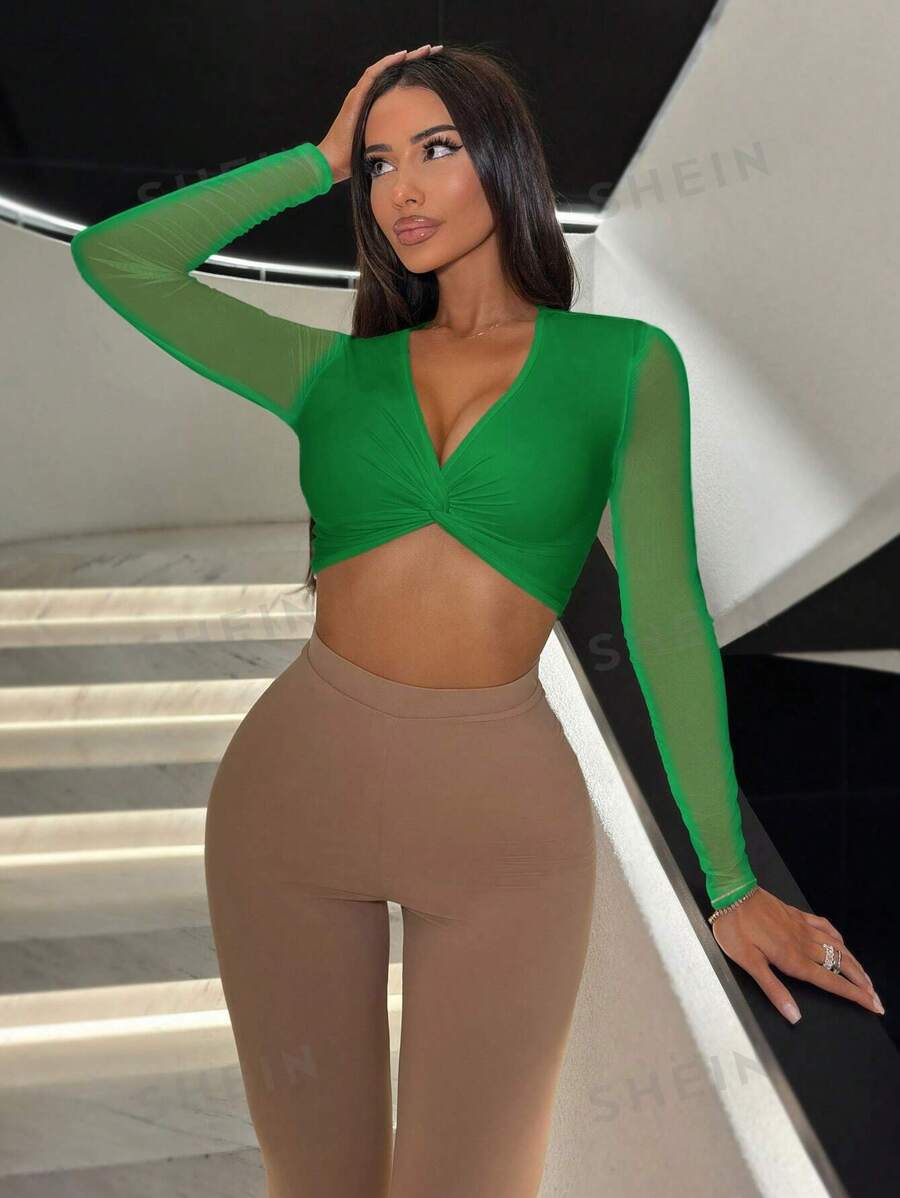 SHEIN SXY Camiseta cropped de manga ajustada con empalme de malla y lazo frontal, de unicolor, para primavera y verano, ropa de día para uso sexy