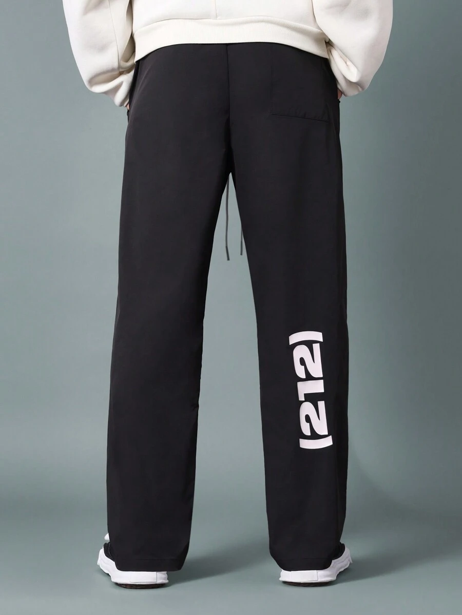 SUMWON Pantalón de nailon con ajuste recto y estampado gráfico