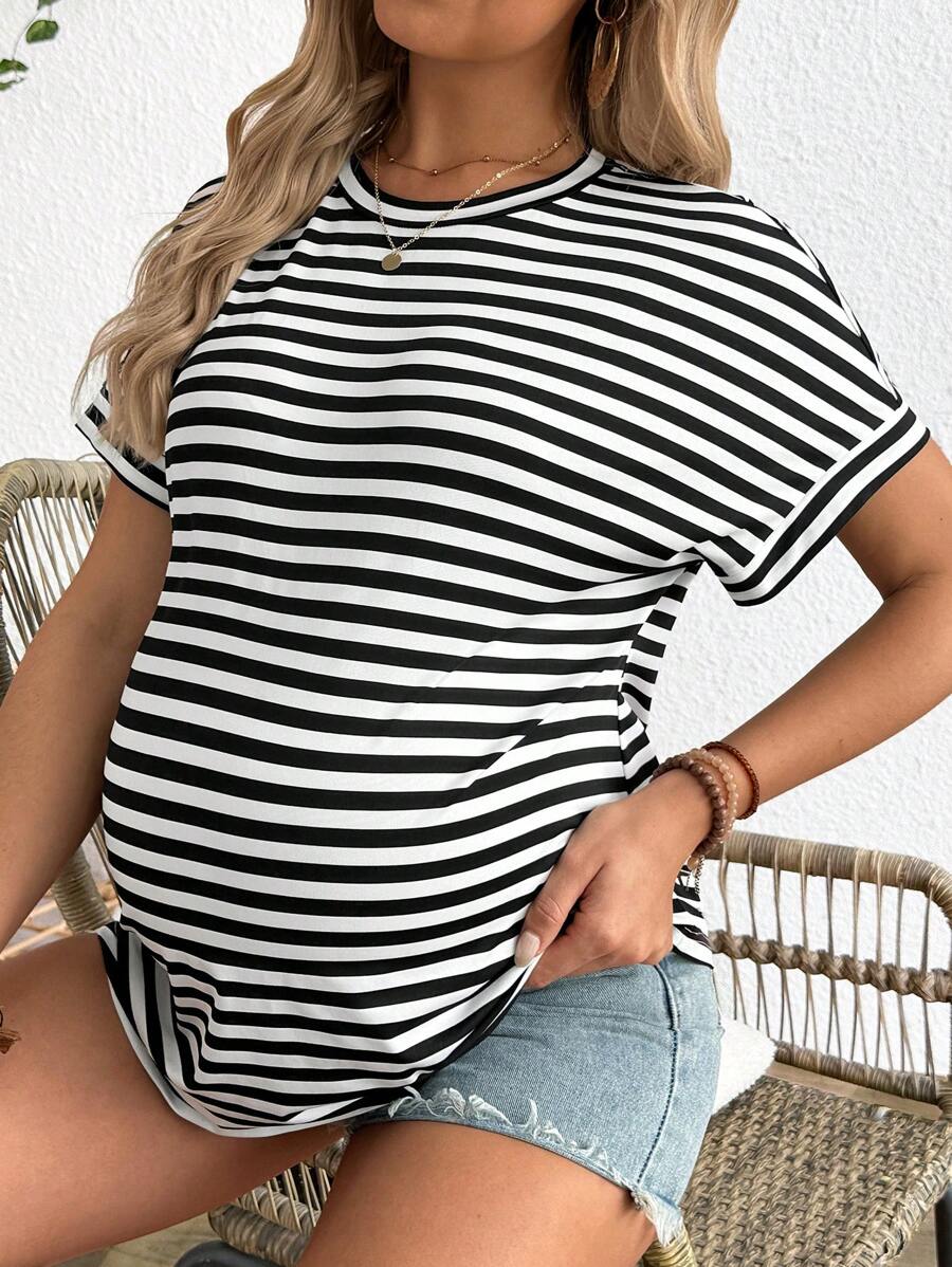 SHEIN Camiseta de maternidad de manga corta y corte holgado en color blanco con tela a rayas de estilo vacacional