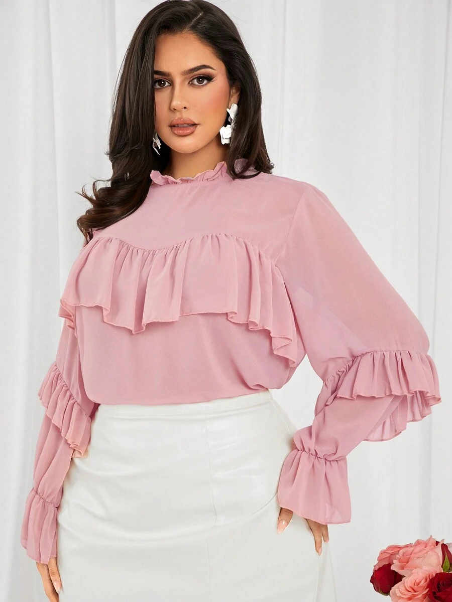 SHEIN SXY Camisa de chifón rosa con decoración de volantes romántica para el Día de San Valentín para mujer de talla grande, adecuada para uso diario, citas, cumpleaños, despedida de soltera, fiestas, bailes de graduación, citas en pareja, elegante, casual, compras, uso al aire libre, coqueta, fácil de combinar y estilizadora, que resalta tu figura y favorece tu silueta