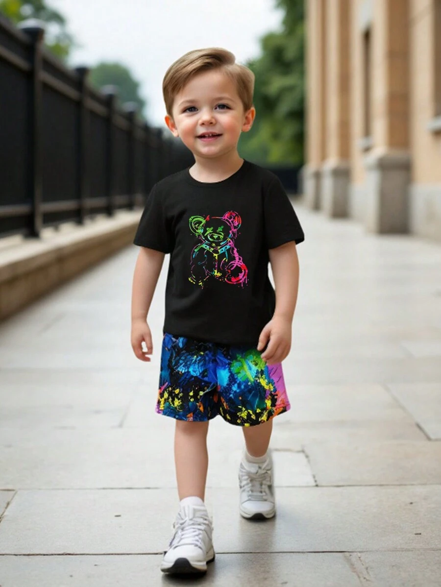 SHEIN Peuterjongensset van 2 stuks: T-shirt met ronde hals en bedrukte shorts, grafisch T-shirt met kleurrijke beer, geverfde shorts, coole en casual outfit, lente/zomer