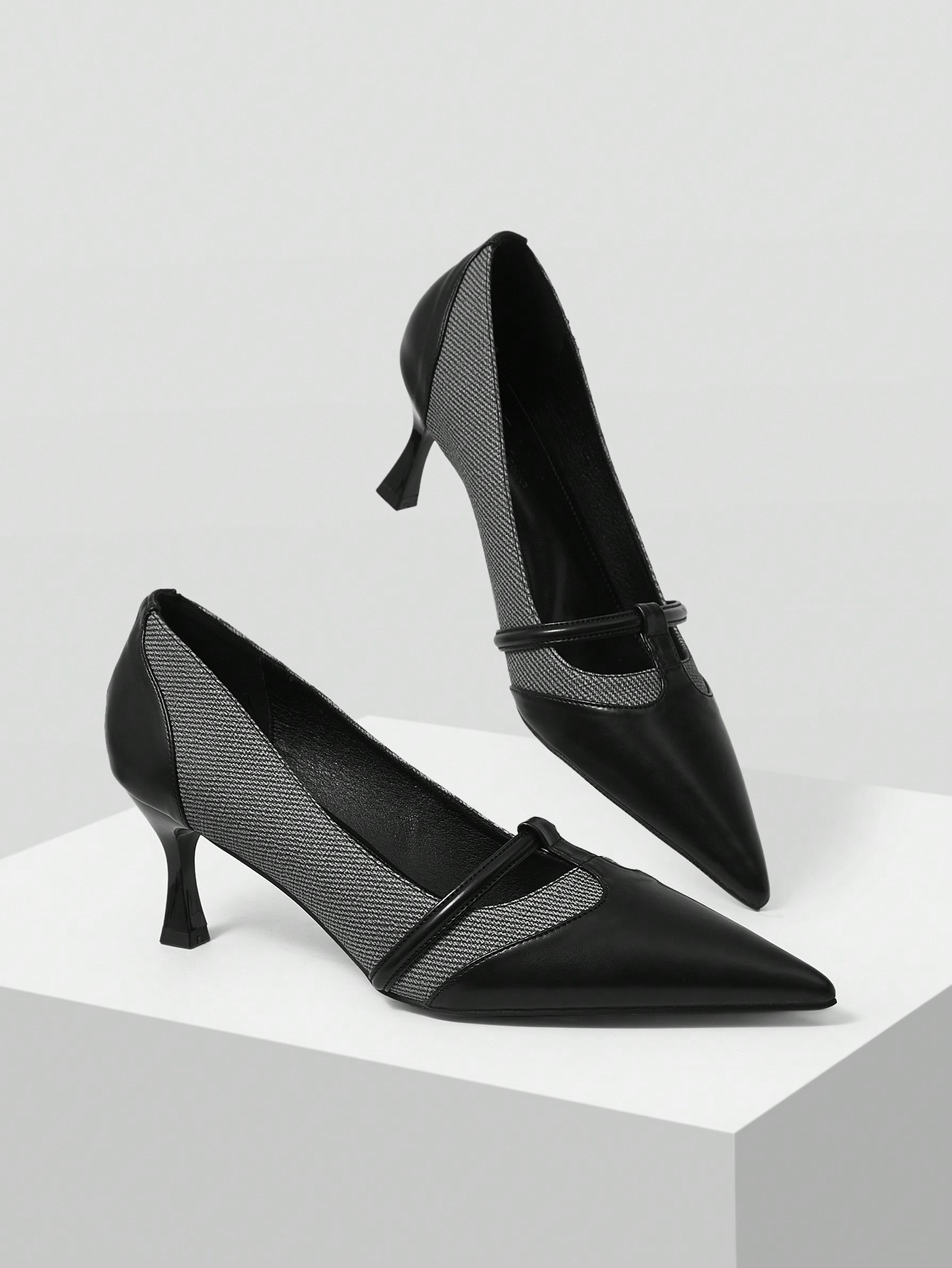BLACK POINTED TOE HIGH HEELS｜Motf