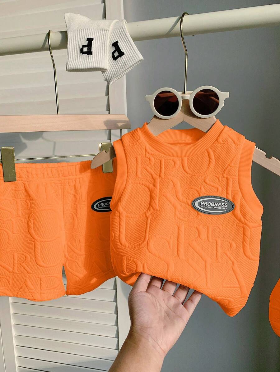 SHEIN 3pcs Set Baby Boy Casual Minimalist Sports 3D Letter Graphic Fabric Sleeveless Top And Shorts Outfit, Including Bag, Suitable For Outings, Spring & Summer