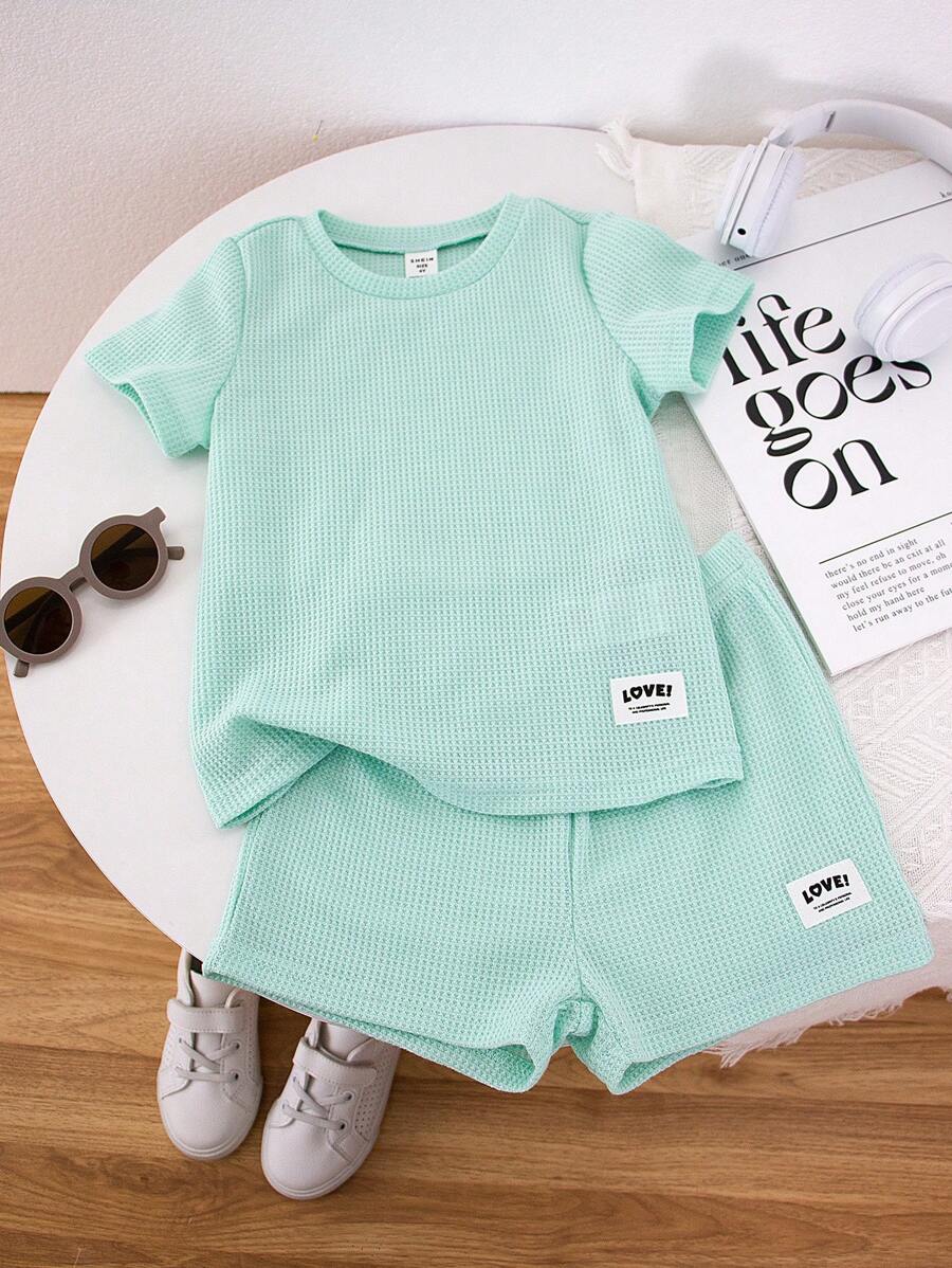 SHEIN 2 Stücke/Set Kleine Mädchen Lässig Kleine Mädchen T-Shirt mit Buchstaben Muster Rundhalsausschnitt Kurzarm und Shorts Set