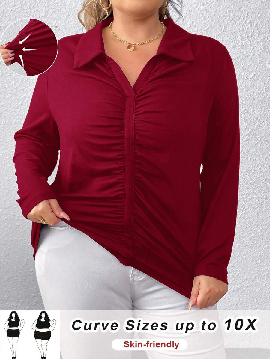 SHEIN CURVE+ Koszulka damska z plisowanym kołnierzykiem i dopasowanym T-shirtem w dużym rozmiarze