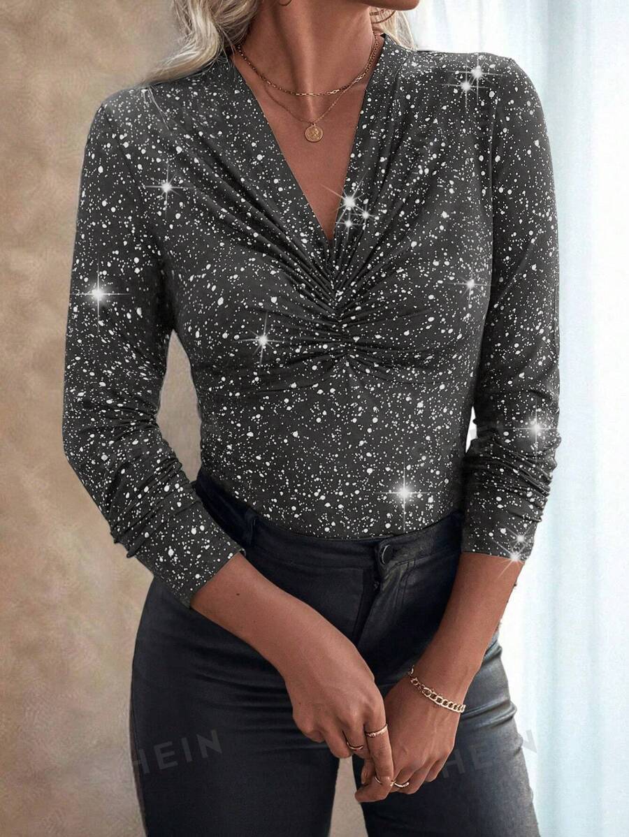 SHEIN Clasi Camiseta de manga larga y cuello en V para mujer, con decoración de twist frontal, tela con strass, ajuste ceñido al Body, camisetas gráficas para fiestas de otoño/invierno, blusas para outfits de primavera