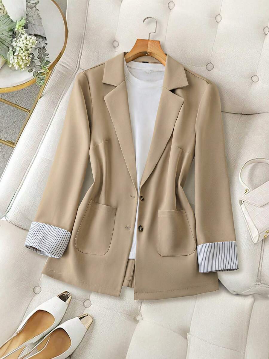 Regalyn Veste pour femmes grandes tailles printemps/été en tissu tissé, col revers, épaules droites, manches longues avec poignets, imprimé de rayures et patchwork. Élégante et décontractée, confortable et polyvalente pour les vacances, les rassemblements, les voyages et bien d'autres occasions. Tissu de qualité, design distinctif, excellent rapport qualité-prix.