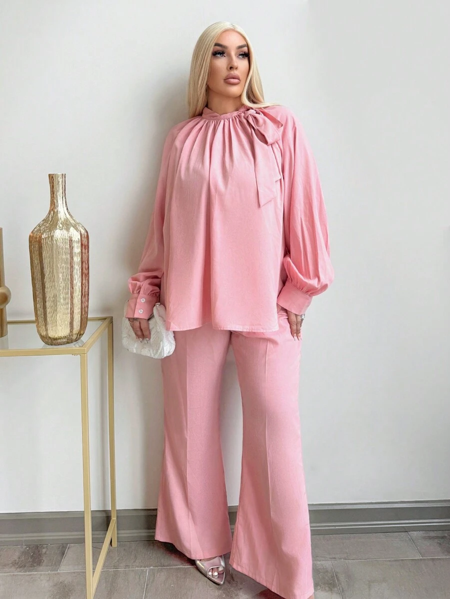 SHEIN SXY Conjunto de dos piezas de pantalón y blusa con mangas abullonadas y plisado en rosa para mujer talla grande, adecuado para uso diario, vacaciones, playa, fiestas, citas, cumpleaños, despedida de soltera, baile, citas en pareja, elegante, casual, compras, calle, exterior, coqueto, fácil de combinar y estiliza la figura