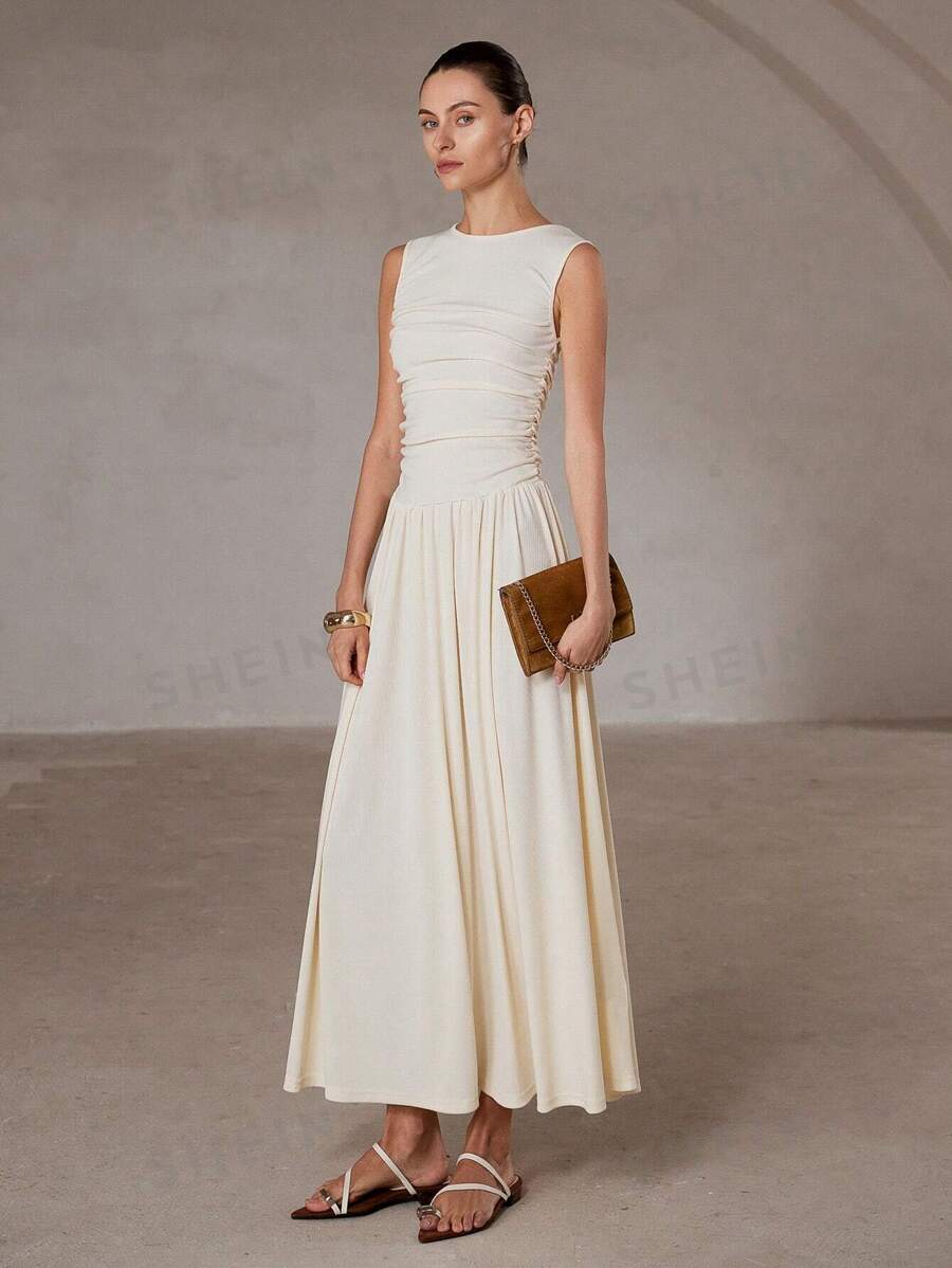 Aveloria Modichic Vestido blanco minimalista elegante con cuello de tripulación, sin mangas y fruncido