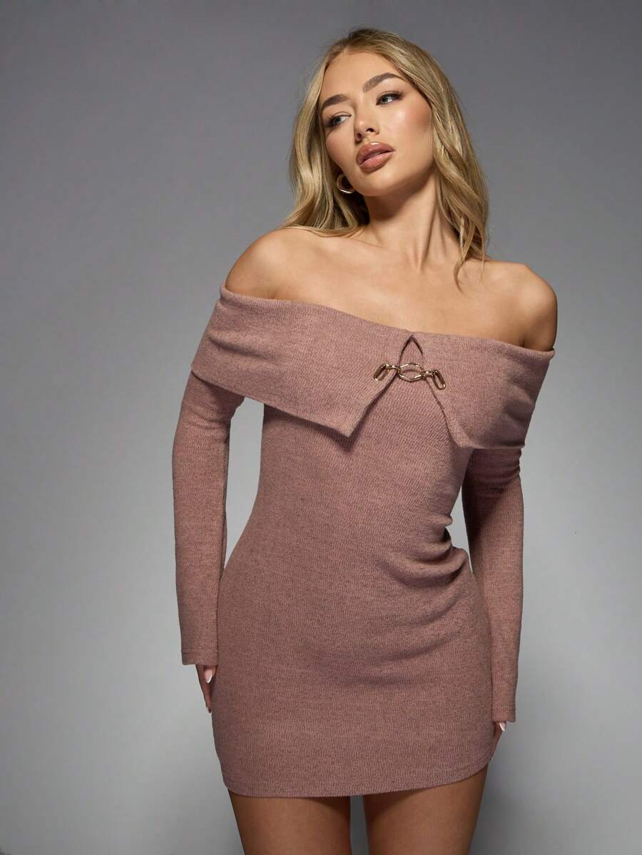 MISSGUIDED Off-shoulder geribbelde mini-jurk met gouden schakeldetail, feest, cocktail, avond, clubkleding, herfst, winter, bodycon, lange mouwen