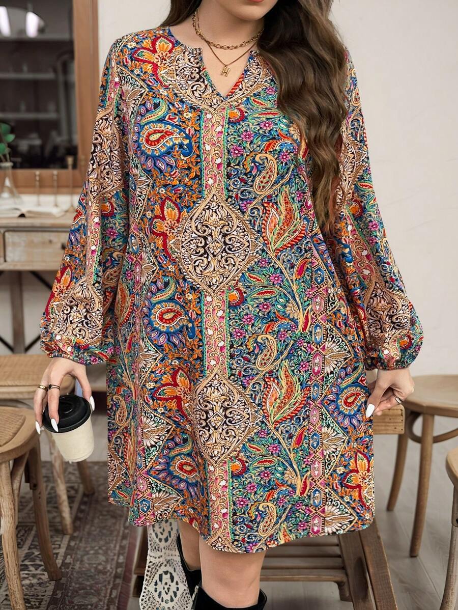SHEIN LUNE Vestido casual holgado de mujer talla grande con estampado de paisley, cuello en V y puños elásticos, para vacaciones, ropa occidental, ropa vintage, vestido bohemio, vestido de primavera, ropa de resort, vestido de club, vestido tropical, ropa de primavera, ropa de verano, atuendos de primavera para mujer