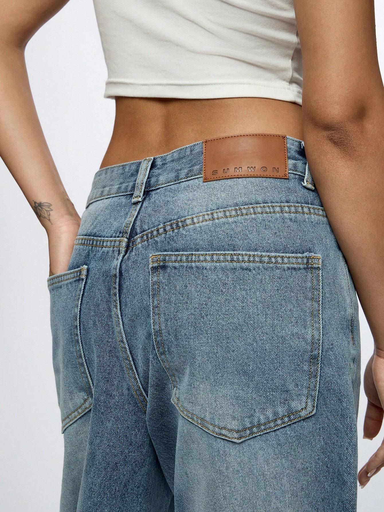 SUMWON WOMEN Loose Fit Ripped Knee Wide Leg Jeans｜Sumwon