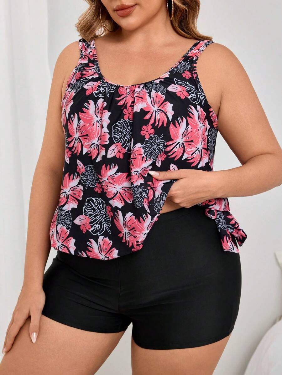 SHEIN Swim Conjunto de 2 piezas de traje de baño talla grande para verano, con Bottom tipo short y top de tirantes con moño, estampado tropical aleatorio y parches en color negro