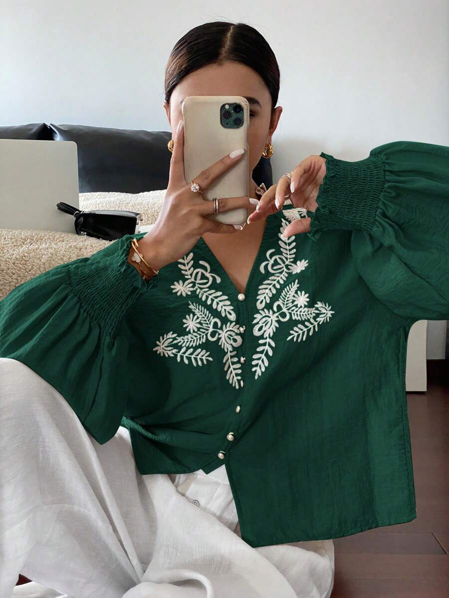 SHEIN Frenchy Women's Green Boho Blouse With White Floral Embroidery And Smocked Sleeves,Boho Chic