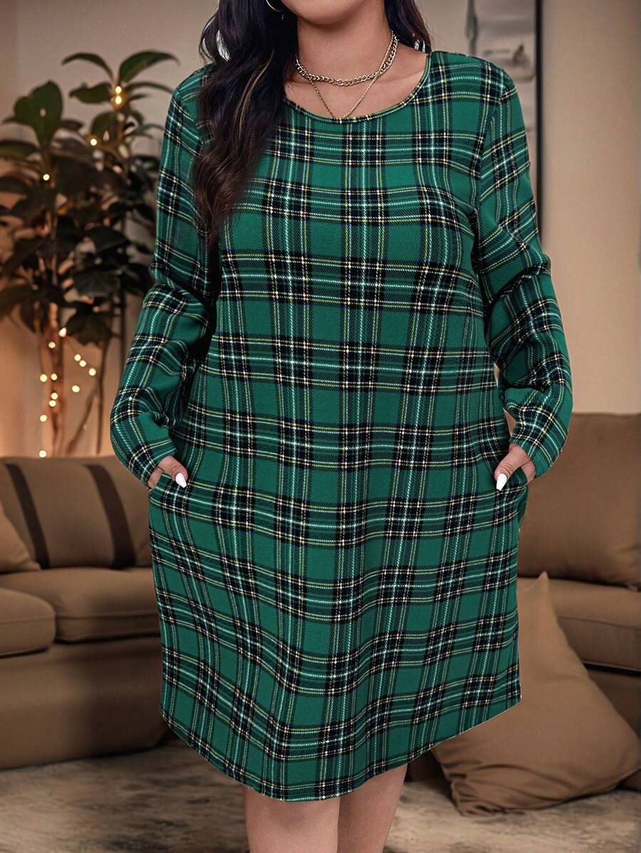 SHEIN VCAY Vestido casual de manga larga, de cuello redondo, con bolsillo y estampado de cuadros, talla grande