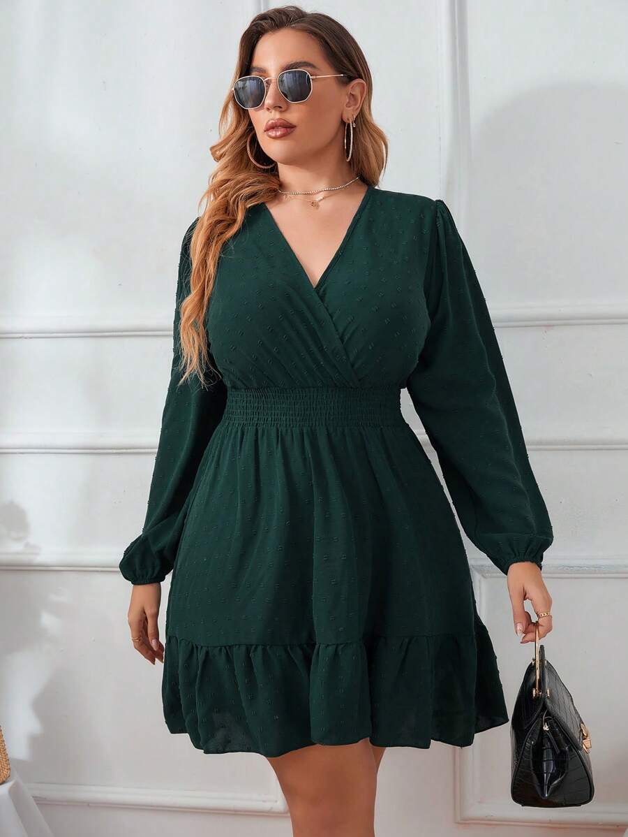 SHEIN CURVE+ Plus Size Vrouwen V-hals Ruffle Zoom Geplooide Taille Feestjurk, Elegante Dagelijkse/Kerst/Valentijnsdag Kleding