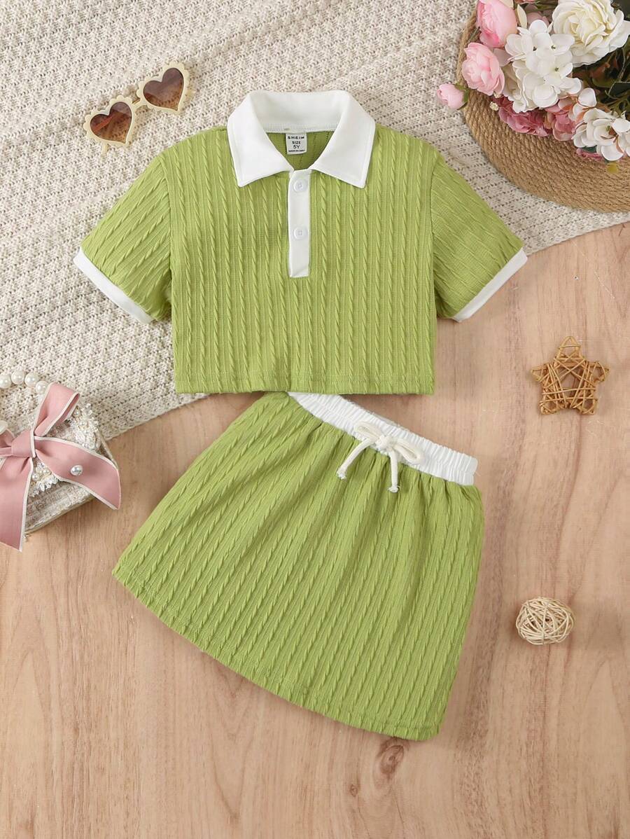 SHEIN 2 piezas Conjunto de falda y polo de manga corta de color contrastante para niña