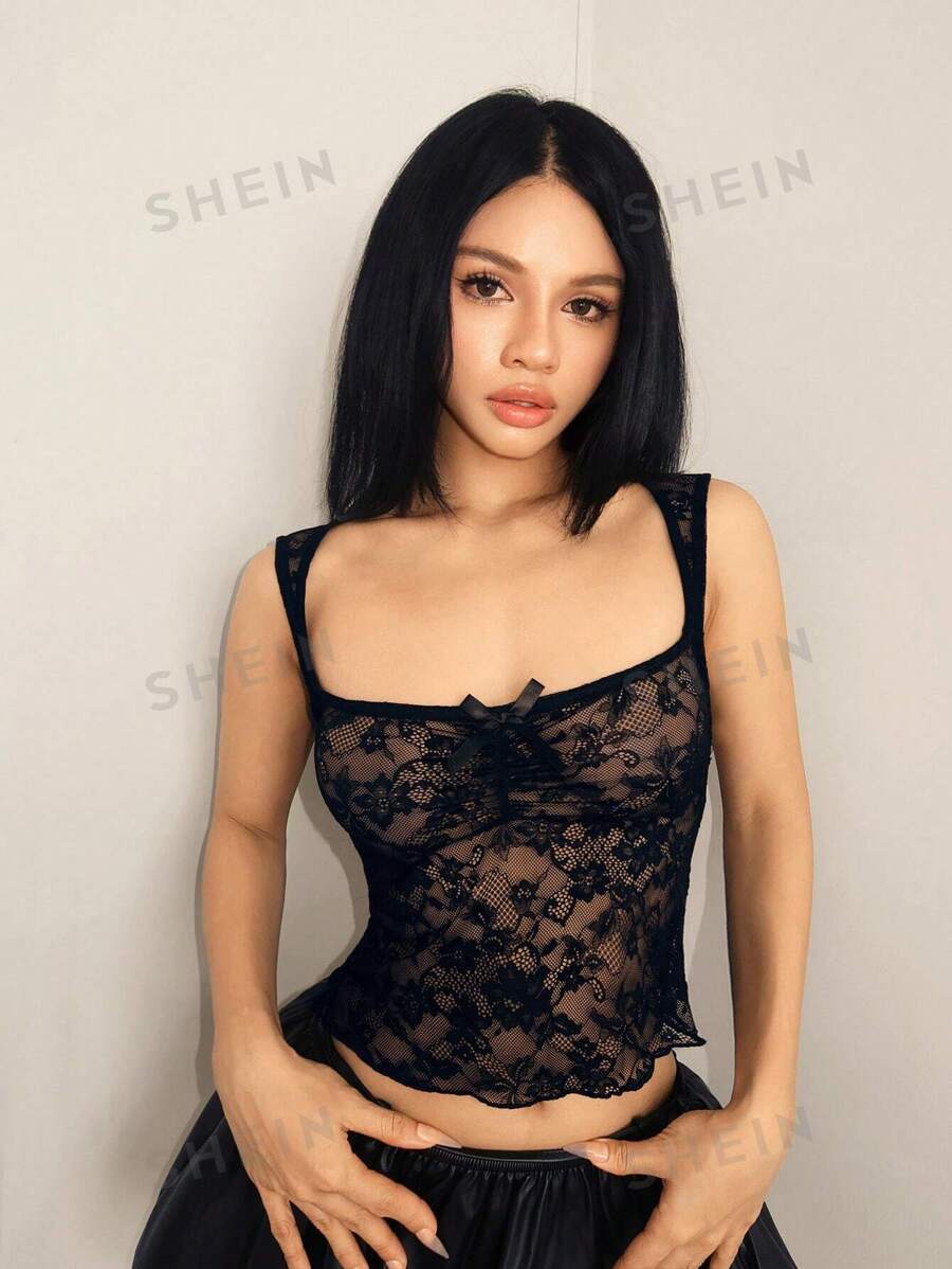 SHEIN ICON Blusa de manga corta abullonada con lazo decorativo y sobrecapa de encaje transparente con lazo en la espalda, para el Día de los Enamorados