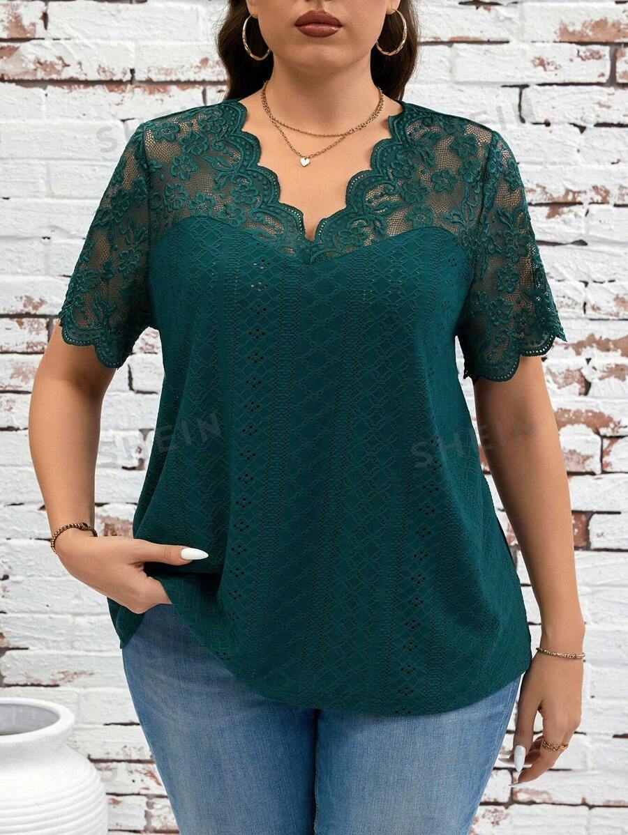 SHEIN Clasi Blusa de talla grande para mujer con cuello en V de encaje y mangas cortas