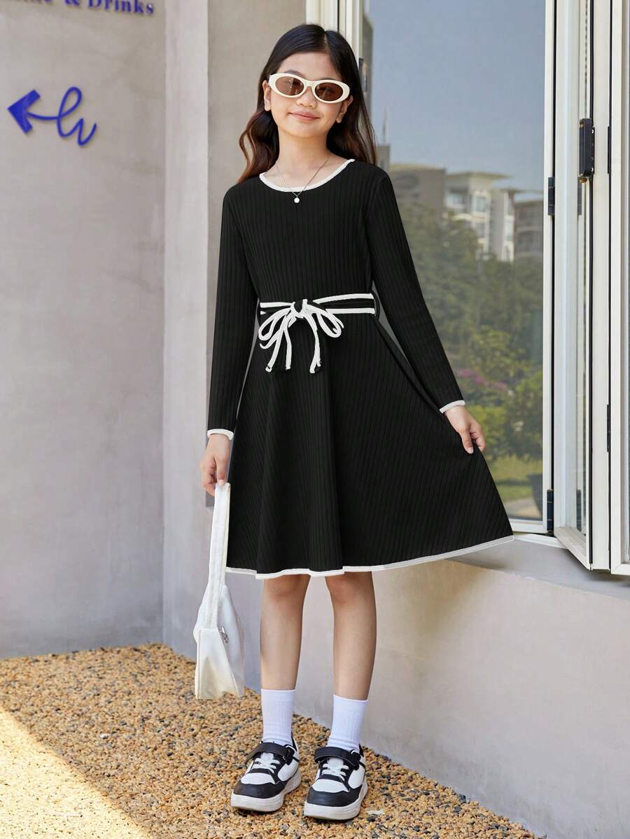 SHEIN Tween Girls Solid Color Contrast Trim Round Neck Fitted Casual Sweater Dress