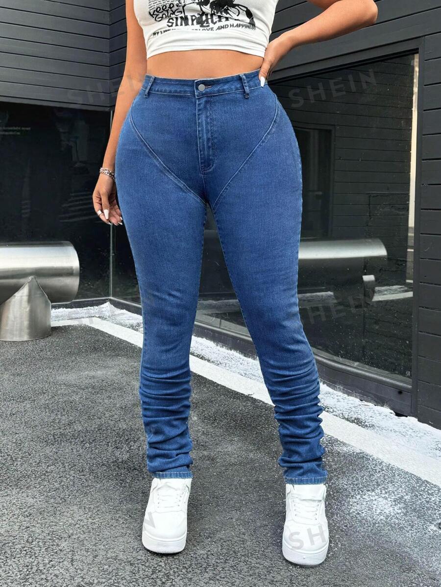 SHEIN EZwear Jeans casuales ceñidos con drapeado de talla grande para mujeres