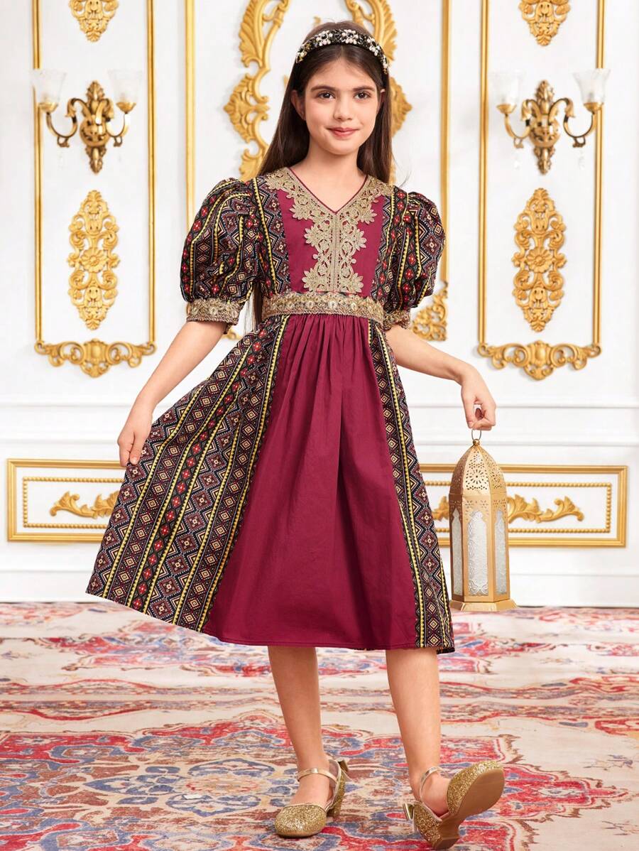SHEIN Vestido de meninas para banquete elegante, lujoso y digno con cuello en V, cinta dorada, manga abullonada y bloque de color para Ramadán