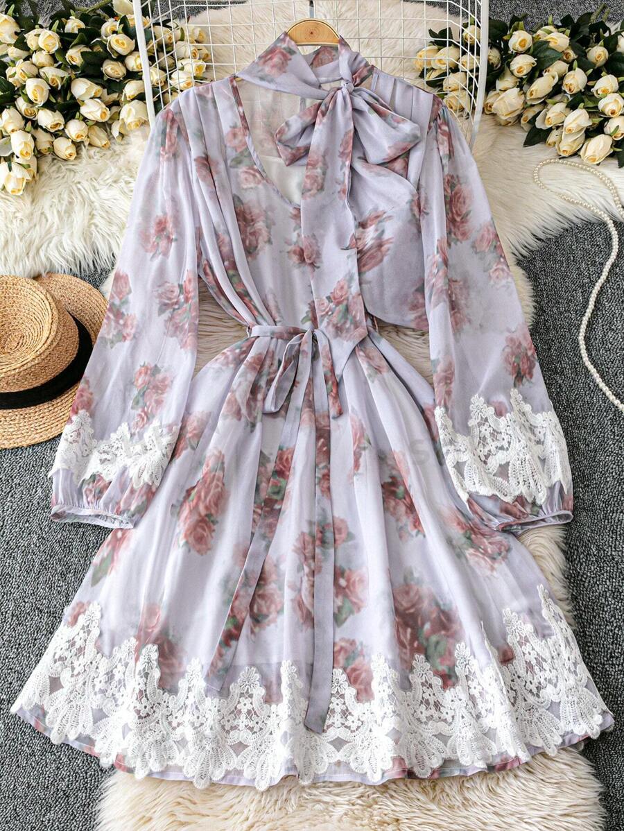 SHEIN Clasi Vestido con cuello en V y lazo delantero talla grande, vestido de fiesta elegante de mujer con estampado floral de estilo artístico, vestido largo de estilo chino, conjunto de ropa de relax para aliviar el estrés, ropa de estar en casa.