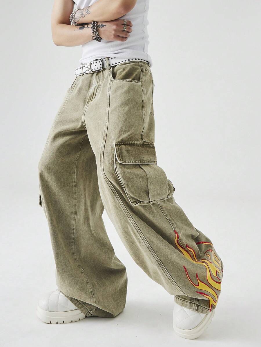 Manfinity EMRG Jeans cargo denim ample avec imprimé flamme délavé pour hommes