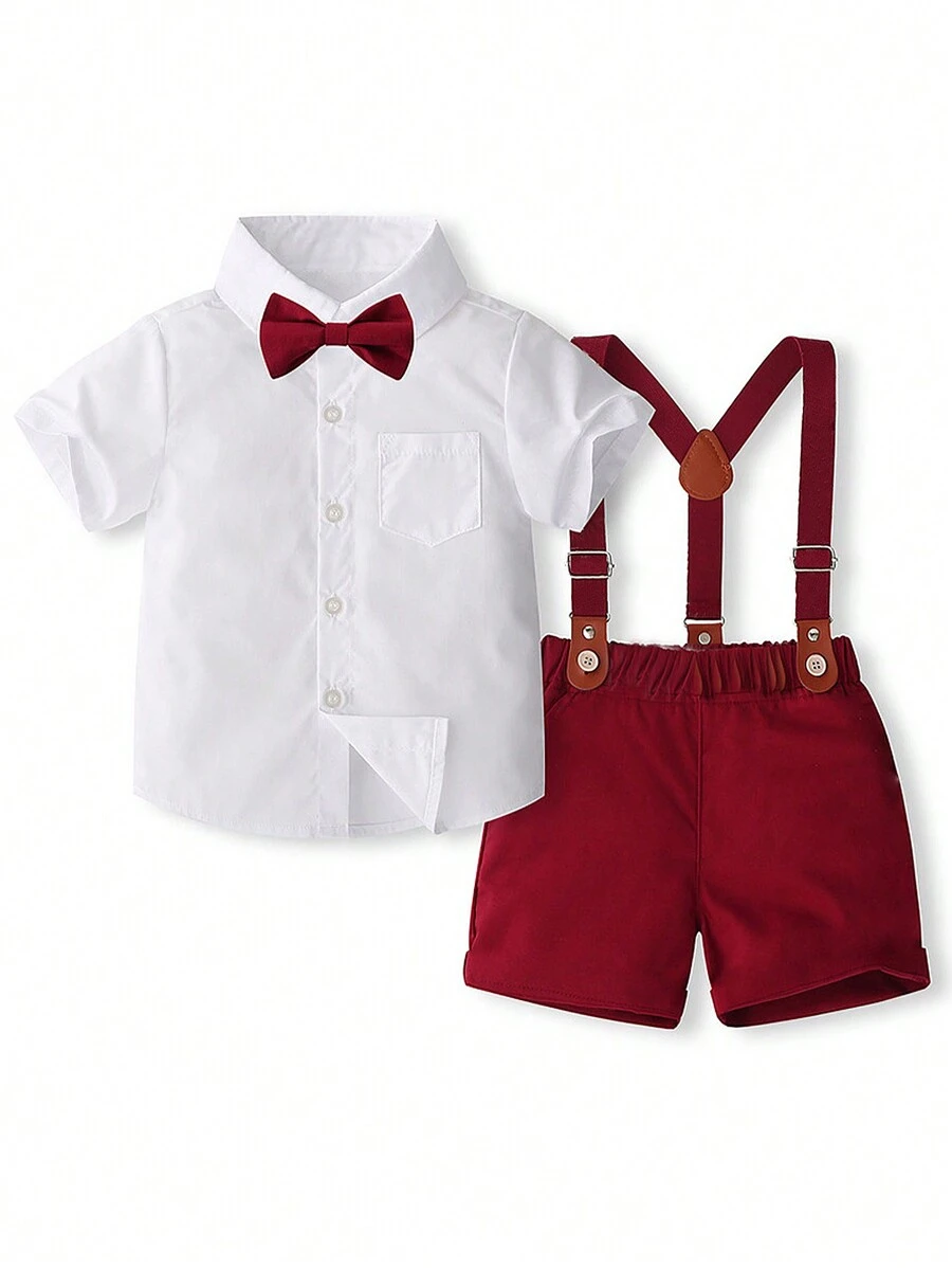 SHEIN 2-delig herenpak voor jonge jongens, lente/zomer wit modieus overhemd met strik schouderband en rode cargo shorts, geschikt voor uitjes, elegante minimalistische stijl, geschikt voor verjaardagsfeestjes, formele evenementen, bruiloften, doopfeesten, begin van het schooljaar, feestdagen, casual thuis en elegante feesten, geschikt voor Ramadan-bruiloft, bruiloftsgast, ringjongen, pageboy