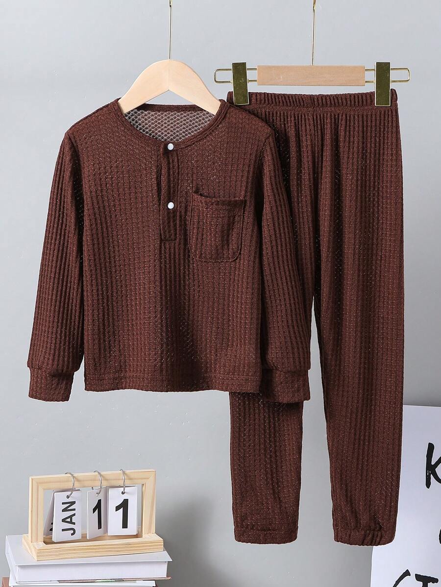 Set de 2 piezas de pijama con Top de manga larga y pantalón con patrón de gofre para niño pequeño, color marrón café