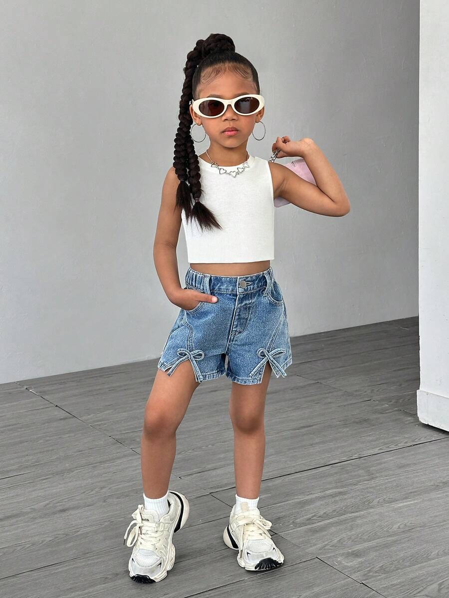 SHEIN Shorts vaqueros sueltos y casuales con decoración de mariposa para niña, diseño cómodo y suave en forma de A, versátil para usar en la calle, nueva colección primavera/verano 2025, adecuado para uso diario