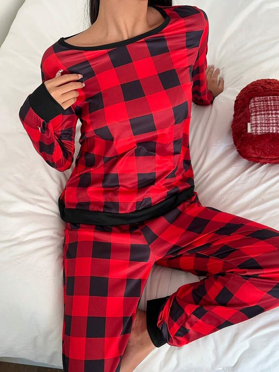 Conjunto de pijama de top sencillo de manga larga y pantalones con estampado a cuadros rojo y negro de cuello redondo para mujer