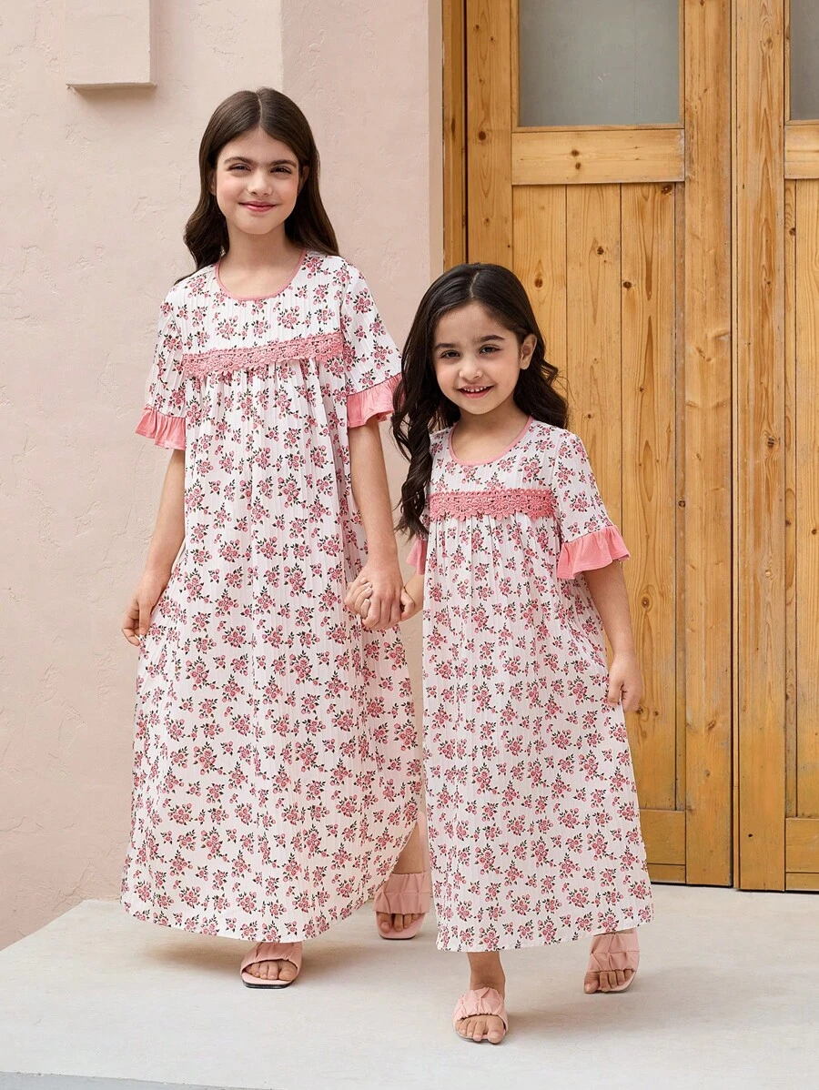 SHEIN Short mou ample à encolure ronde avec bordure en dentelle, motif floral pour jeune fille. Ensemble assorti frère/sœur, robe décontractée à manches courtes avec imprimé floral pour vacances (2 pièces vendues séparément)