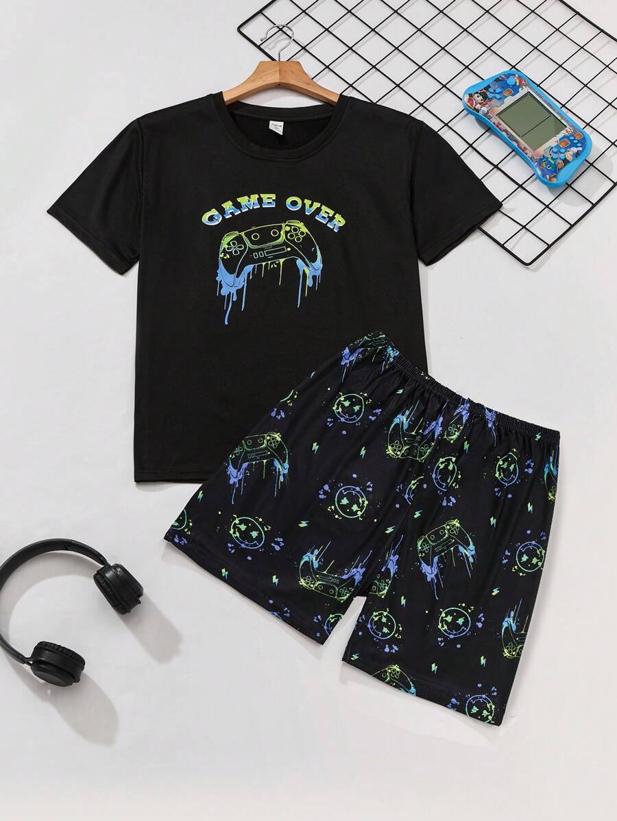 Pigiama da ragazzo pre-adolescente, con pantaloncini e maglia a maniche corte con stampa di controller di gioco grafico