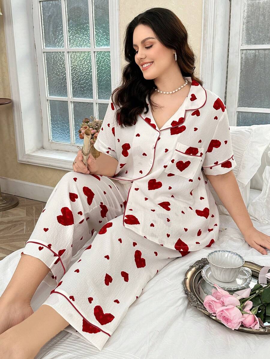 CottageSlumber Große Größen Pyjama-Set mit Herz-Muster und Kontrastbesatz, offene Vorderseite mit Kerb-Kragen