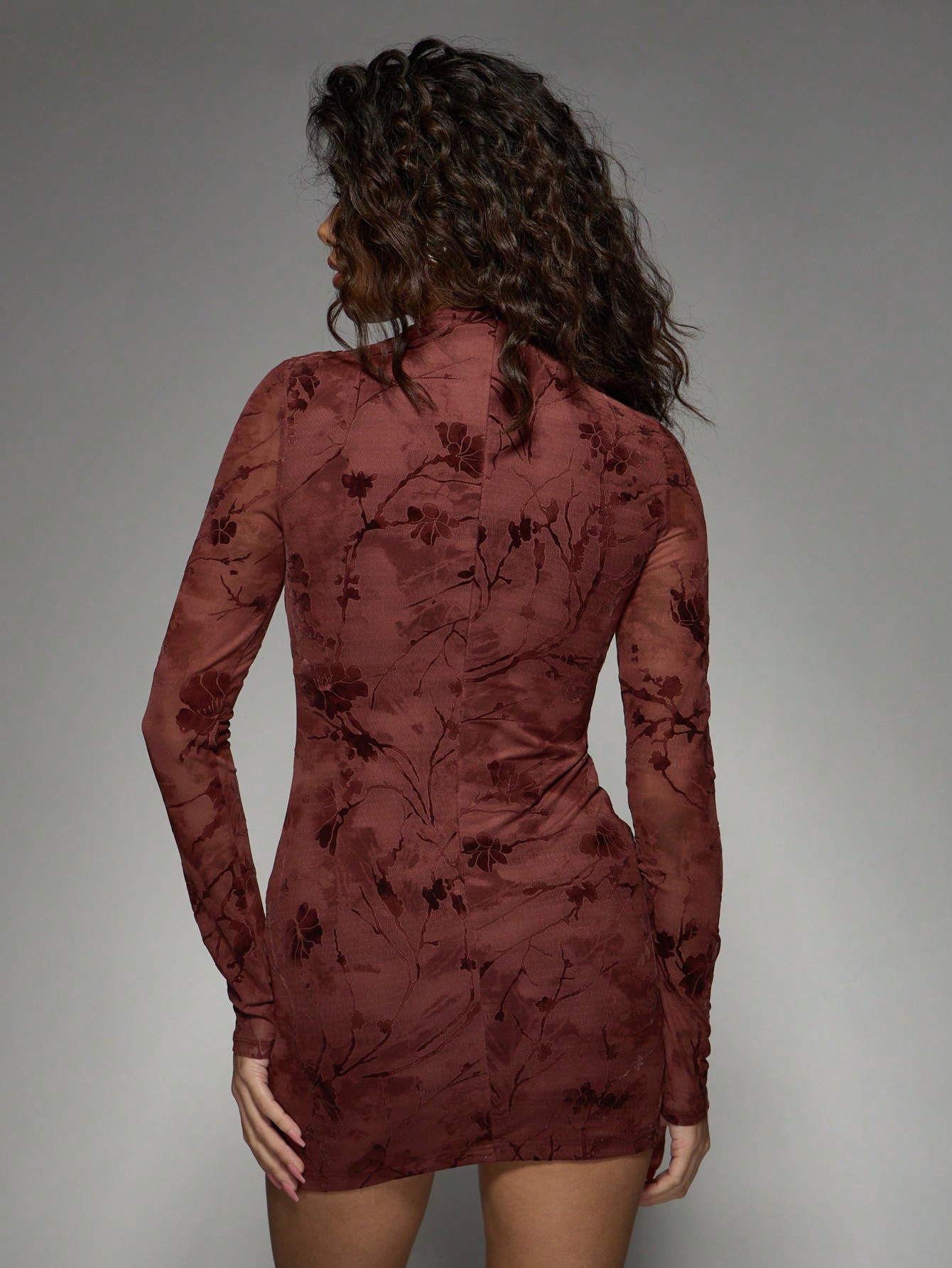 MISSGUIDED フロントにツイストカットアウトディテールを施したロング