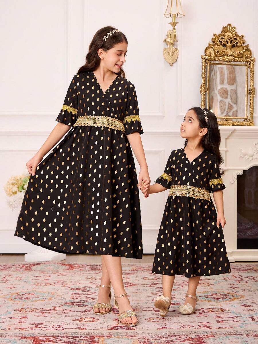 SHEIN Vestido midi con cuello en V, de lunares negros y dorados, encaje, mangas farol y cintura ceñida para niñas preadolescentes, Noble & Vibe, uso diario (se vende por separado, 3 piezas de conjuntos a juego/para hermanos)