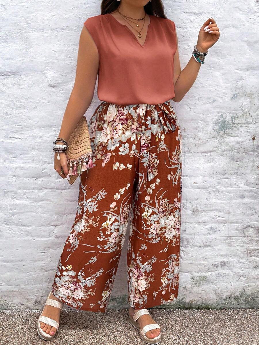 SHEIN VCAY Plus Size Boho Holiday Jednolity Kolor Wycięty Dekolt w Serek Bluzka i Spodnie Szerokie Nogawki Z Nadrukiem Kwiatowym 2 Części Zestaw, Na Lato