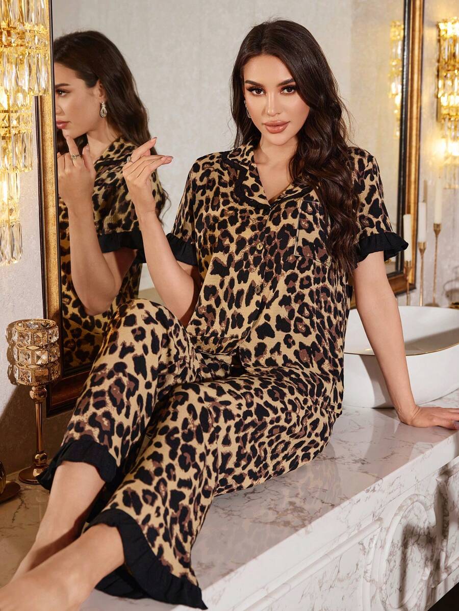 Conjunto de pijama con blusa de cuello con volantes de estampado de leopardo y pantalones