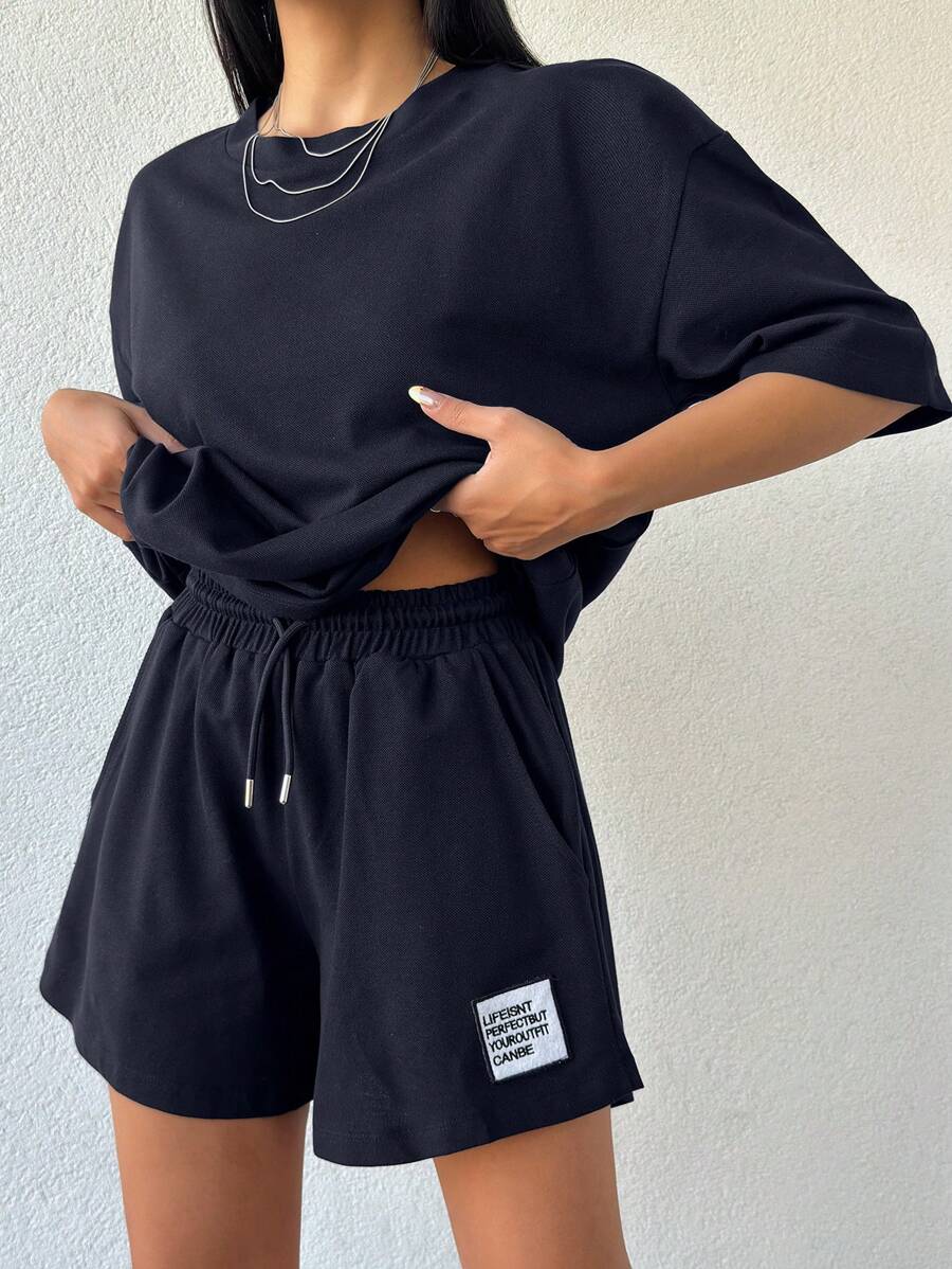 RueChic Maglietta di cotone al 100% da donna tinta unita e pantaloncini di cotone con dettagli ricamati