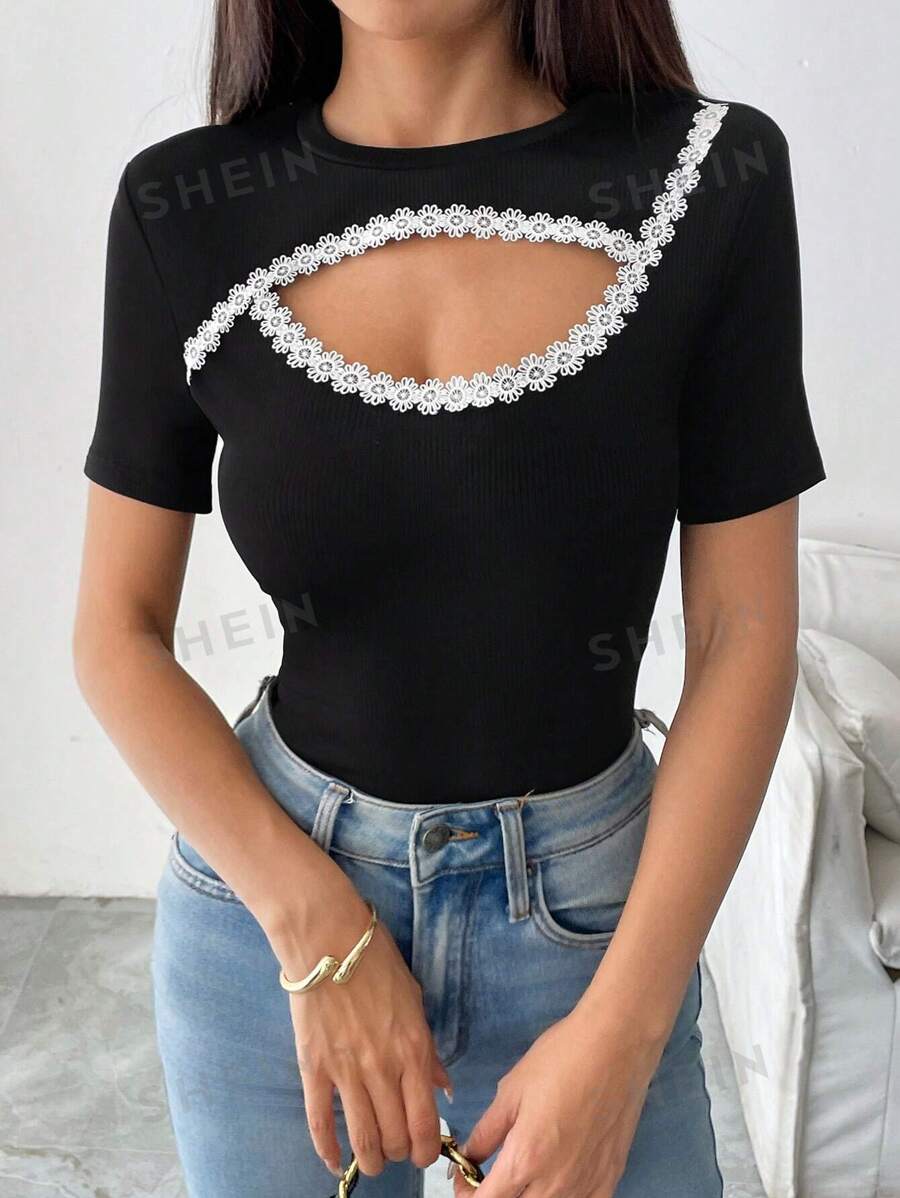 Chiquease Camiseta de moda de mujer con escote redondo, manga corta, con aplicación decorativa y diseño calado