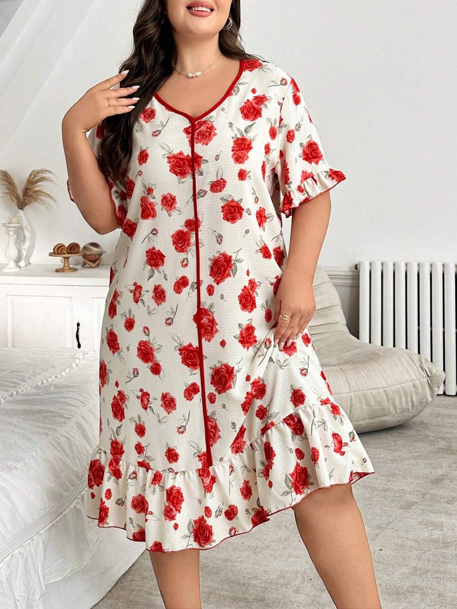 Camisón de talla grande con cuello en V, volantes y estampado romántico de rosas