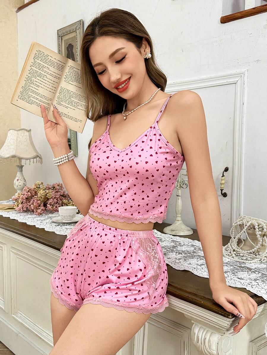 CottageSlumber Conjunto de pijama con camiseta de tirantes y pantalones cortos con estampado de corazón y parches de encaje