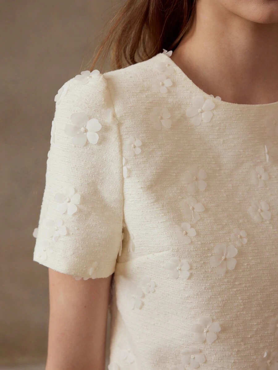MOTF PREMIUM APPLIQUES PUFF SLEEVE BLOUSE
