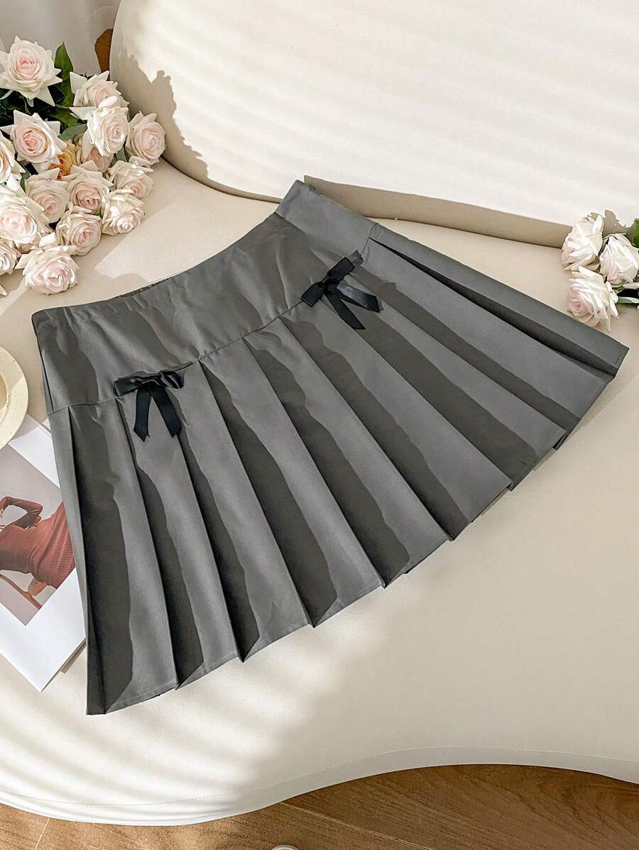 SHEIN Frenchy Falda plisada para mujer de tallas grandes, falda linda, falda estilo Y2K, moda para reducir la edad de mujeres de tallas grandes, atuendos de verano para mujeres, atuendos de cumpleaños para mujeres, atuendos de concierto para mujeres Gyaru