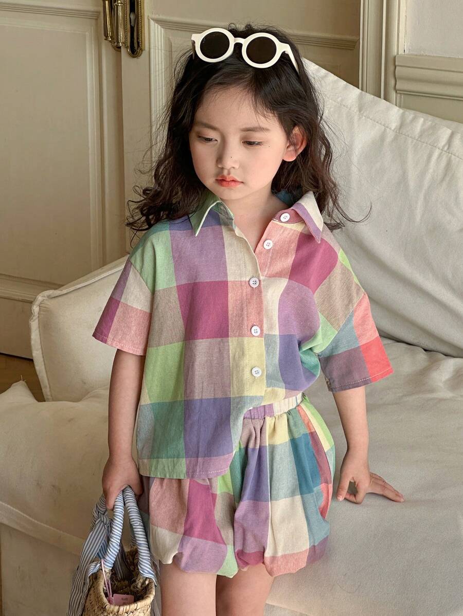 Dazy Kids Set de 2 piezas con Top a cuadros con botones y shorts para niñas pequeñas