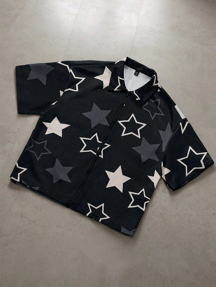 Manfinity EMRG Camisa casual de manga corta con cuello con cremallera y estampado de estrellas para hombre