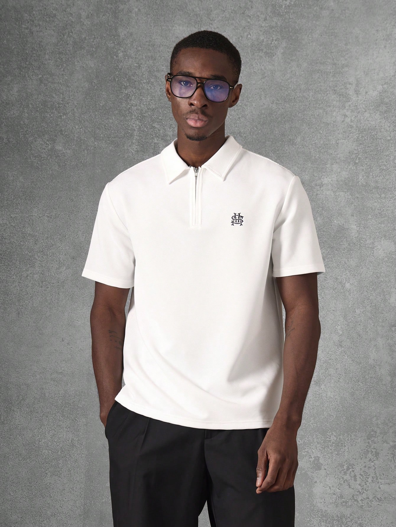 Textured Polo Shirt With Quarter Zip Collar Design｜Sumwon
