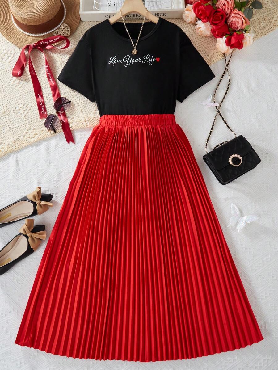 Teen Girl's Casual Letter Print Short Sleeve T-Shirt And Red Pleated A-Line Maxi Skirt 2 Pieces Outfit, Suitable For Outings And Gatherings In Spring/Summer
